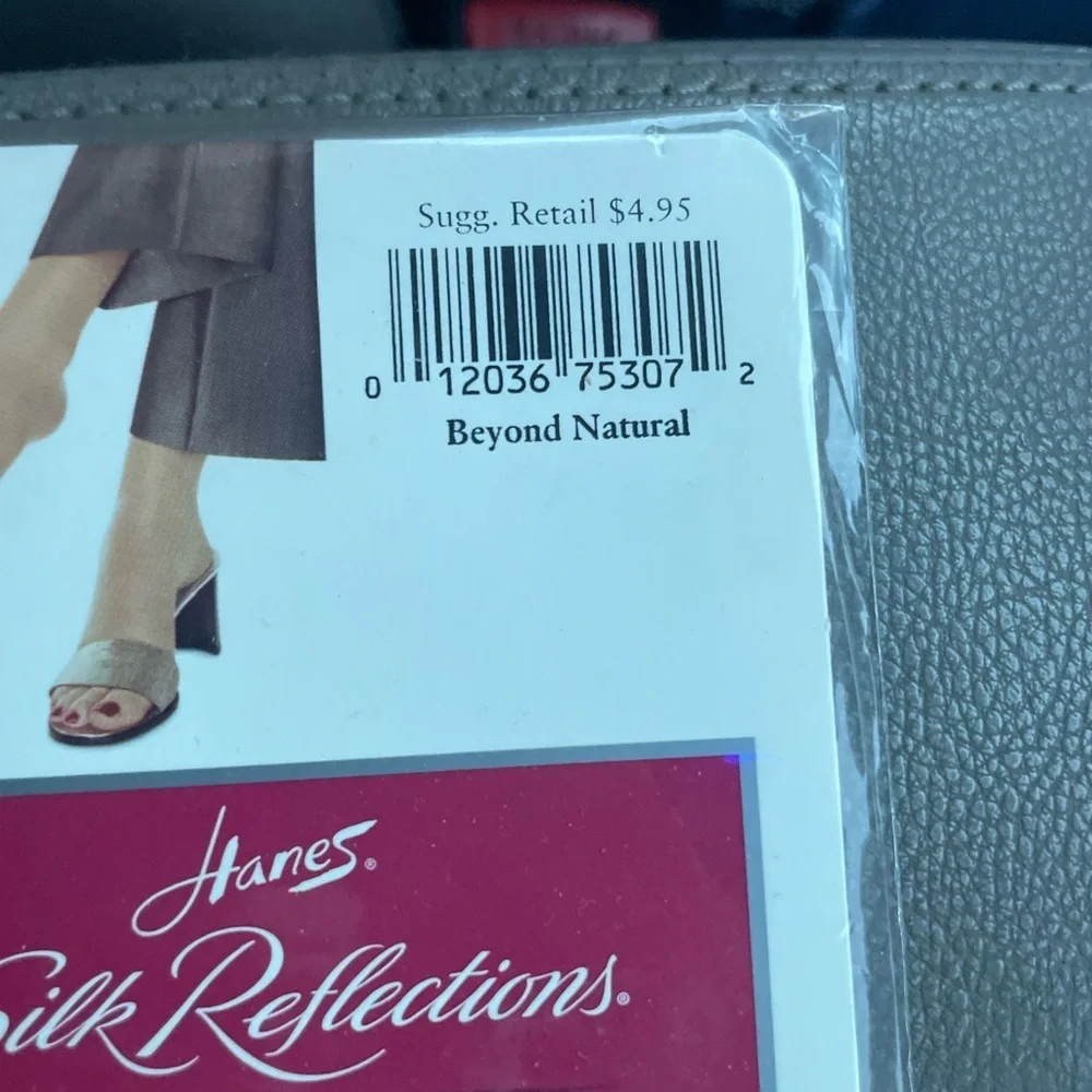 NWT Hanes Sheer Hosiery in Natural Shade vintage toeless knee highs 0c079